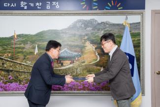 20251209_공약이행평가단 위촉장 수여식_4.jpg