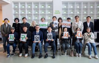 20260407_금정문화회관 기획전시 '지구  앞에 서다 - 위태로운 경계에' 개막식_7.jpg