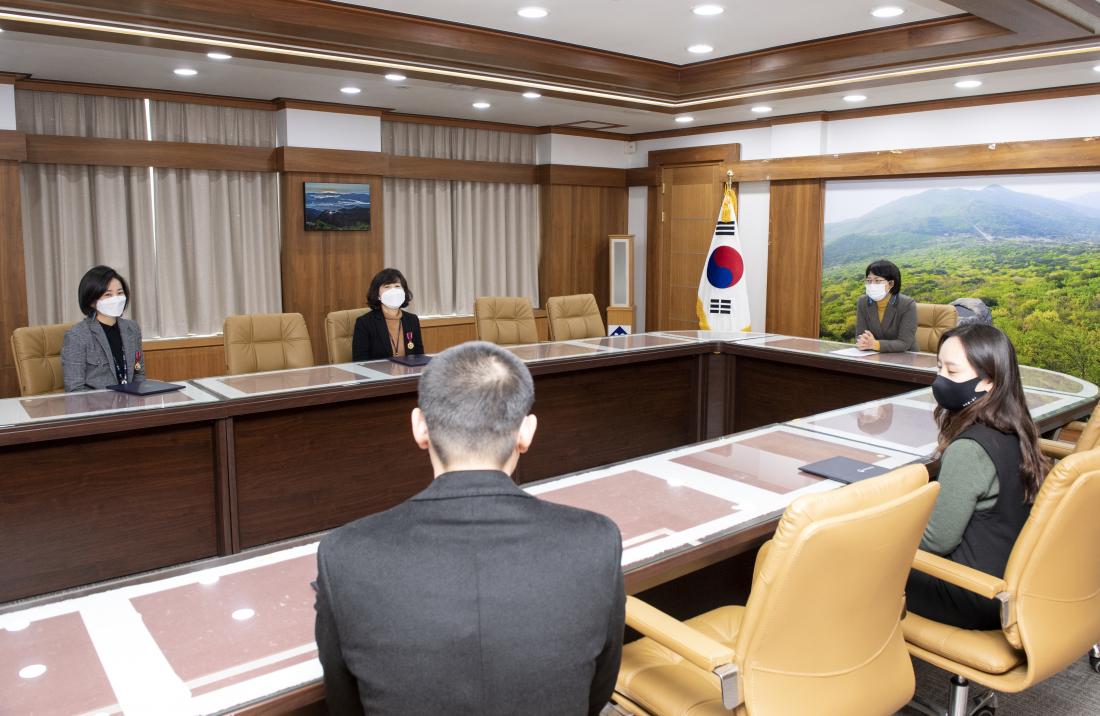 20210113_2020 하반기 정부 우수모범 공무원 표창 수여식_8.jpg