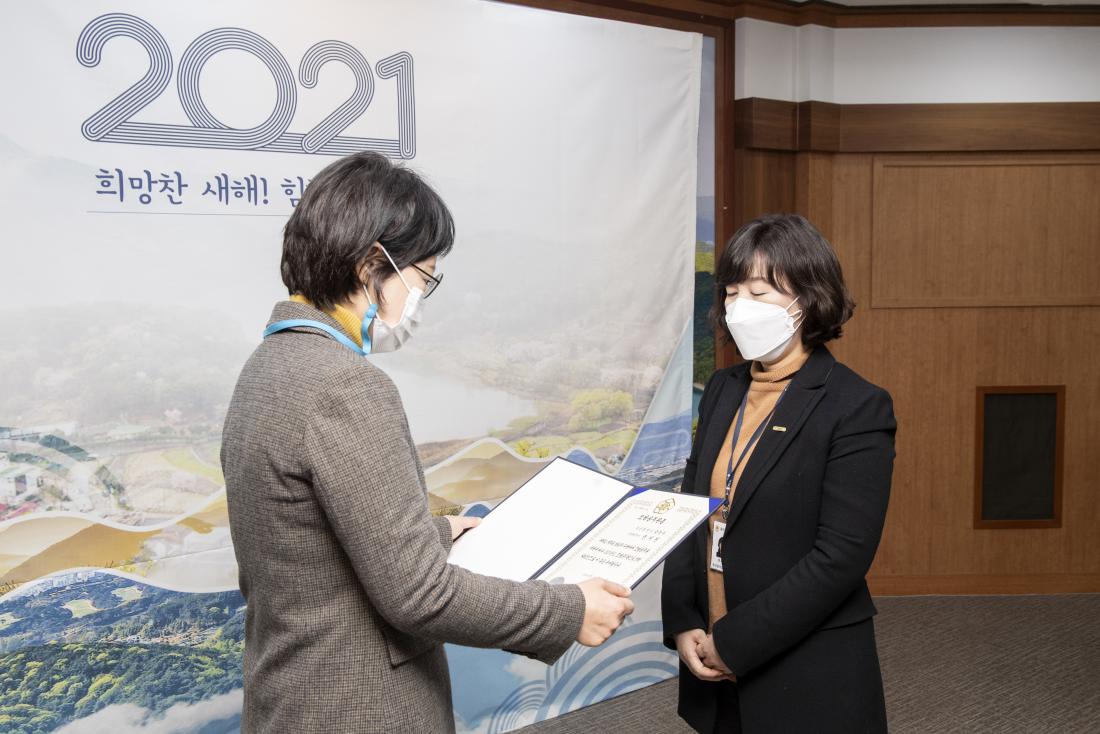 20210113_2020 하반기 정부 우수모범 공무원 표창 수여식_2.jpg