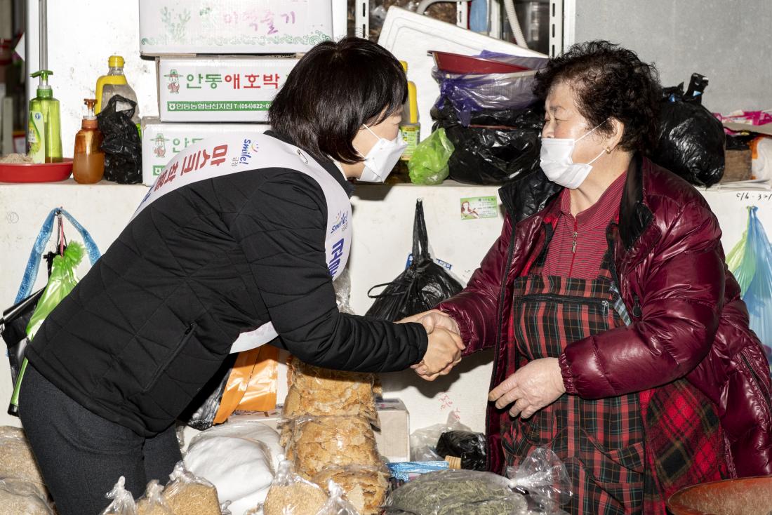 20210208_'설' 명절 맞이 전통시장 방문-남산농수산시장_8.jpg