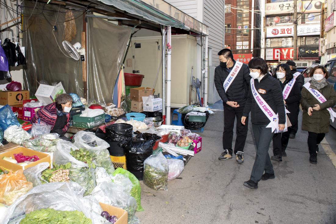20210208_'설' 명절 맞이 전통시장 방문-구서오시게시장_2.jpg
