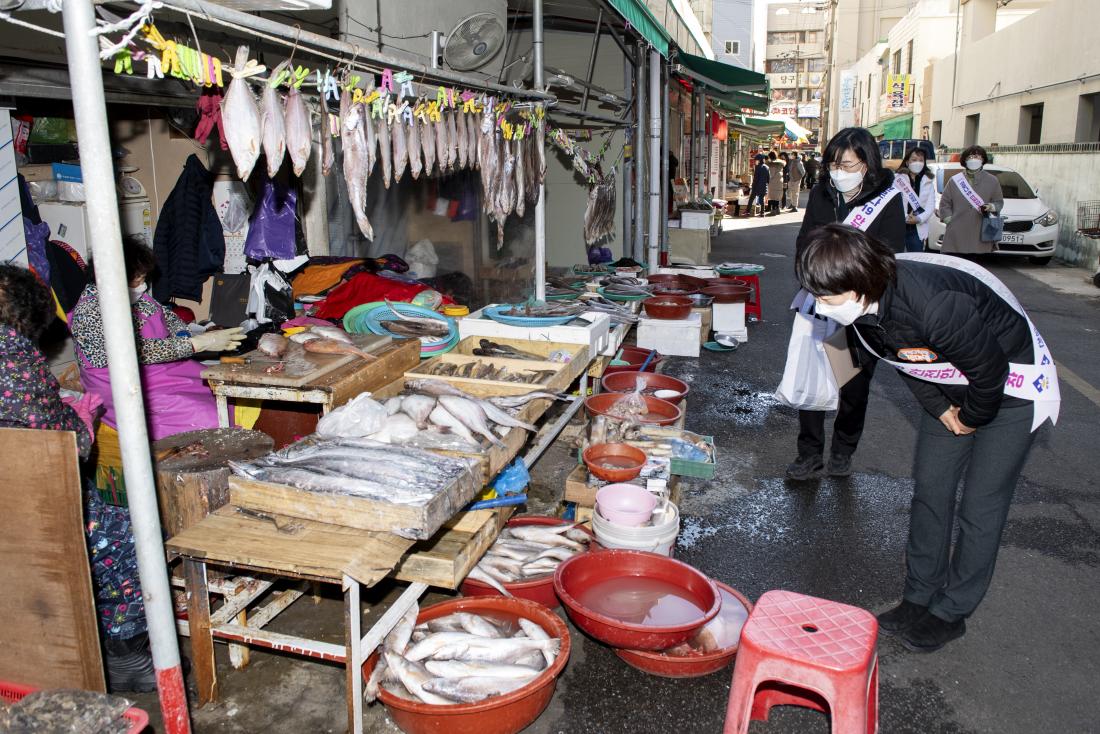 20210208_'설' 명절 맞이 전통시장 방문-구서오시게시장_8.jpg