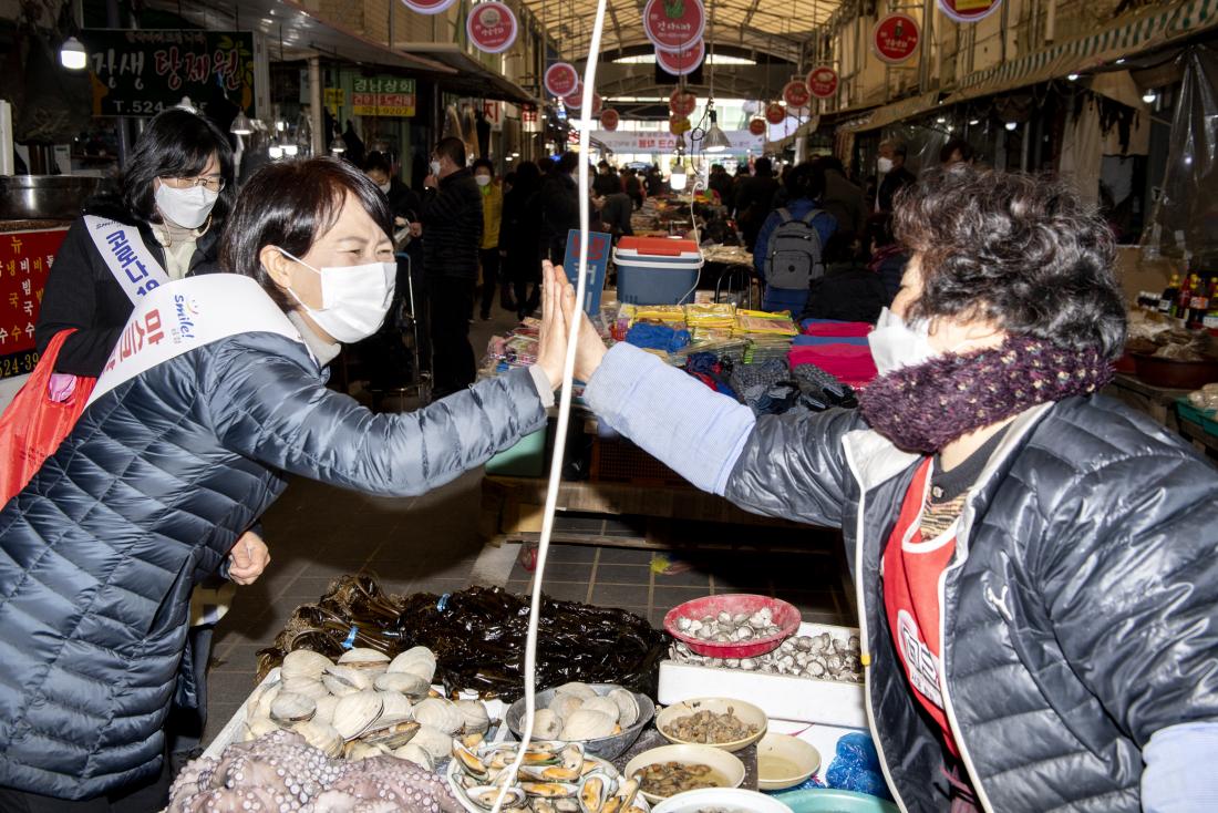 20210209_서동향토시장 방문_9.jpg