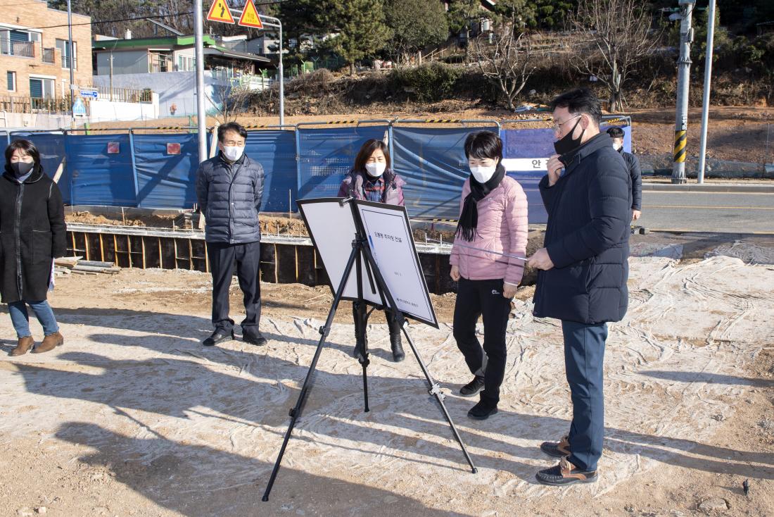 20210218_오륜동 주차장 조성 사업 현장 방문_5.jpg