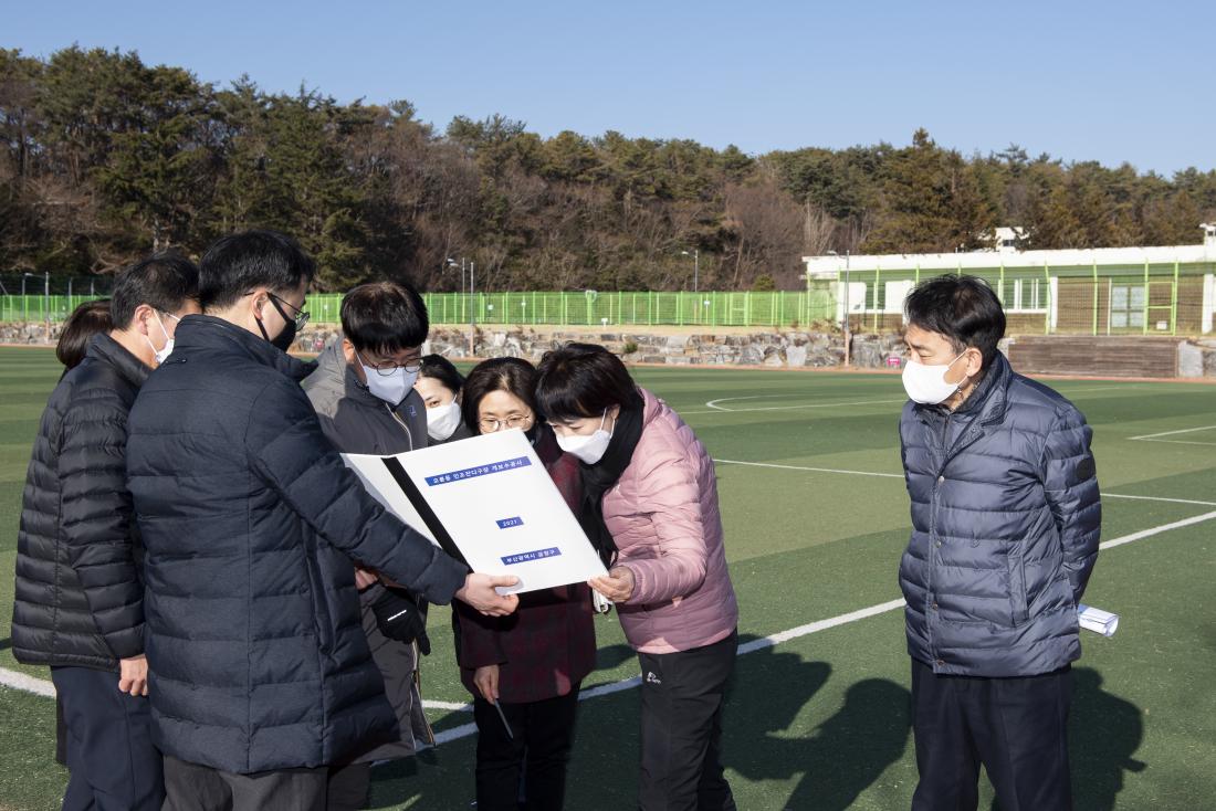 20210218_오륜동 인조잔디구장 개보수 사업 현장 방문_4.jpg