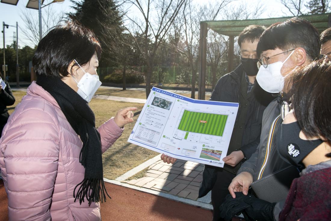 20210218_오륜동 인조잔디구장 개보수 사업 현장 방문_5.jpg