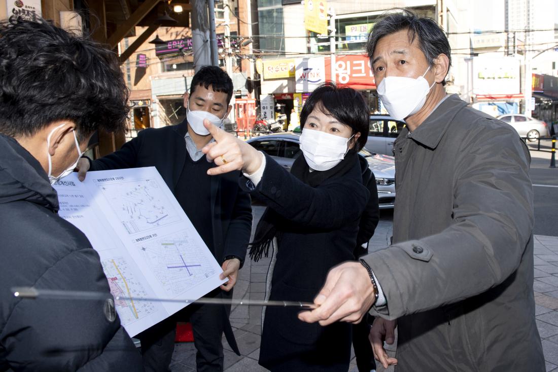 20210219_부산대 젊음의 거리 일원 보행환경 개선 현장 방문_3.jpg