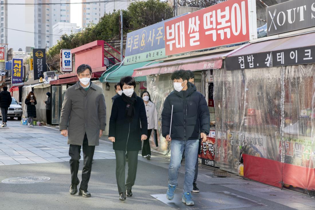 20210219_부산대 젊음의 거리 일원 보행환경 개선 현장 방문_6.jpg
