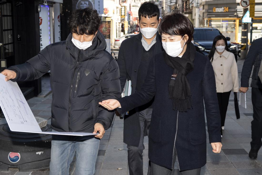 20210219_부산대 젊음의 거리 일원 보행환경 개선 현장 방문_5.jpg