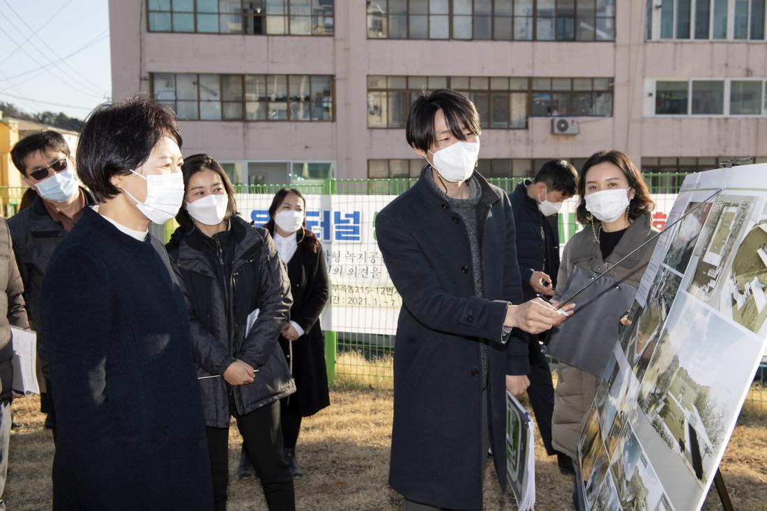 20210219_금샘 도서관 앞 도시숲 조성 사업 현장 방문_2.jpg