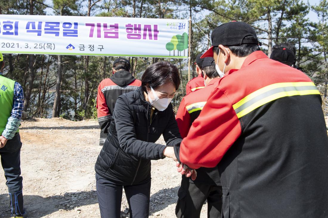 20210325_제76회 식목일 기념 나무 심기 행사_2.jpg