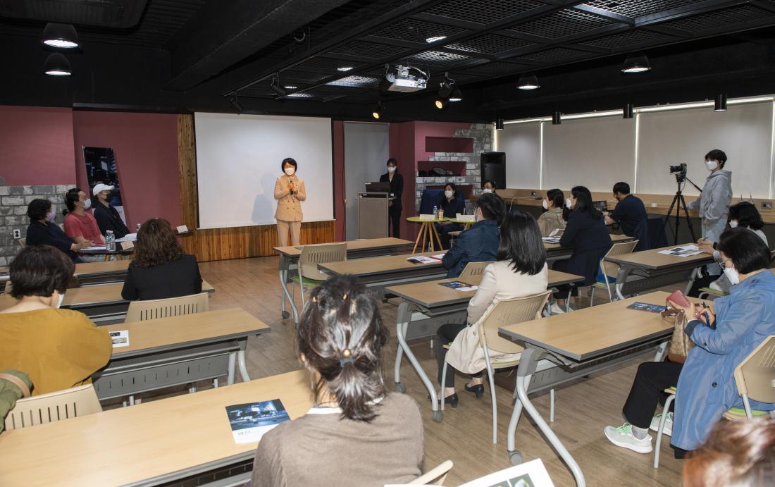 20210429_여성인권 이야기 전시 해설 토크쇼_2.jpg