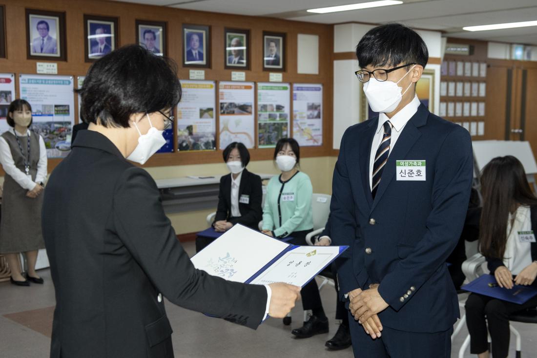 20210504_신규 공무원 임용장 교부_6.jpg