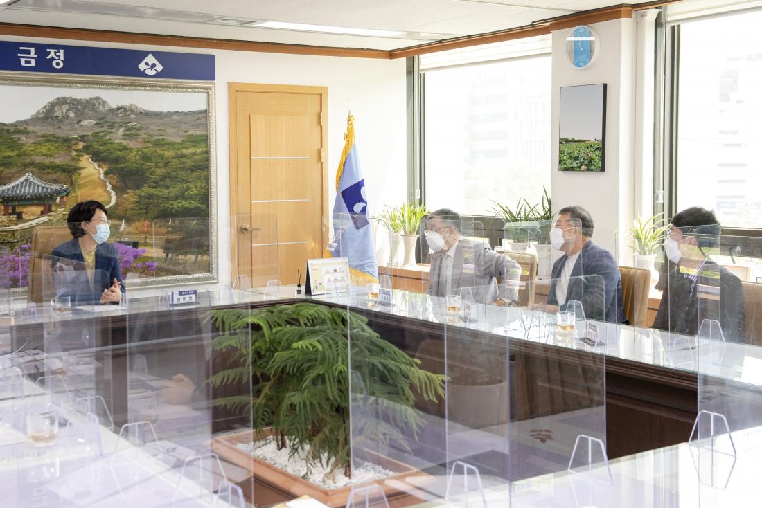 20210506_의학품유통협회 동부산분회 성품기탁식_3.jpg