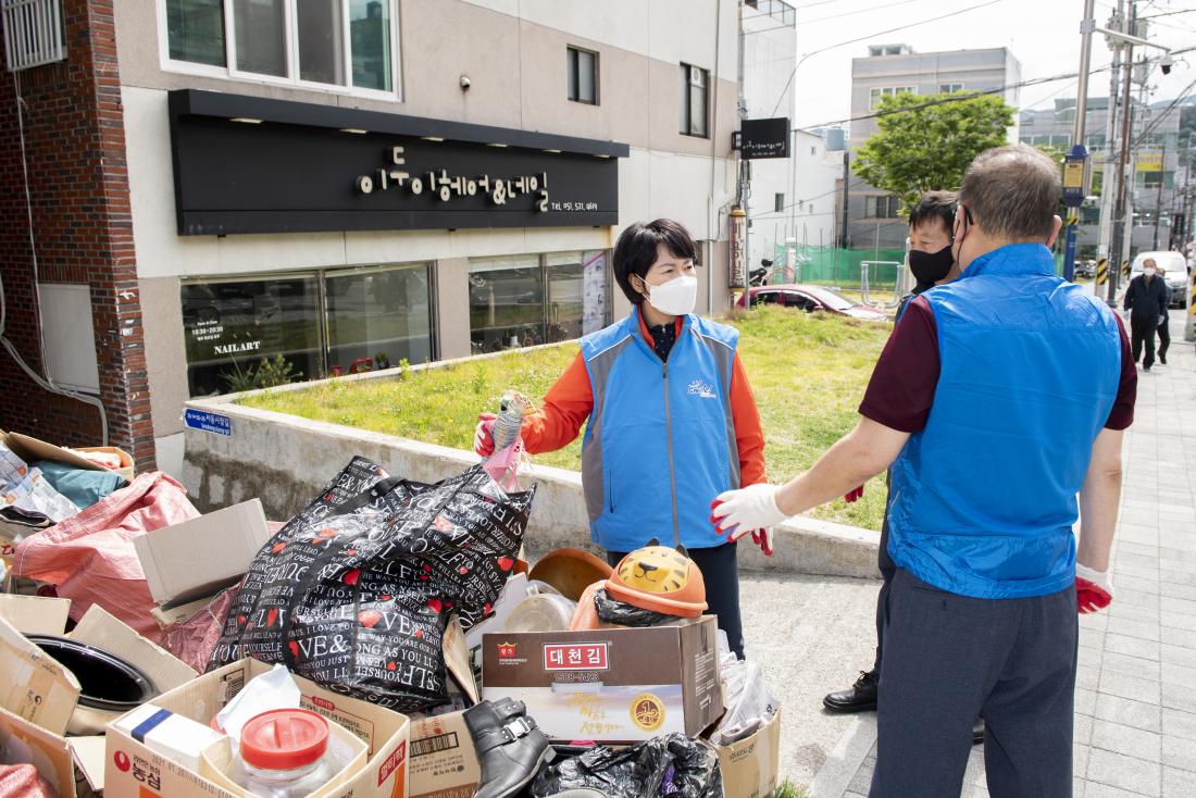 20210513_저장강박 가구 현장방문_21.jpg