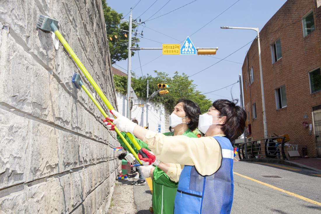 20210528_서명초 옹벽 개선사업 현장 활동_8.jpg