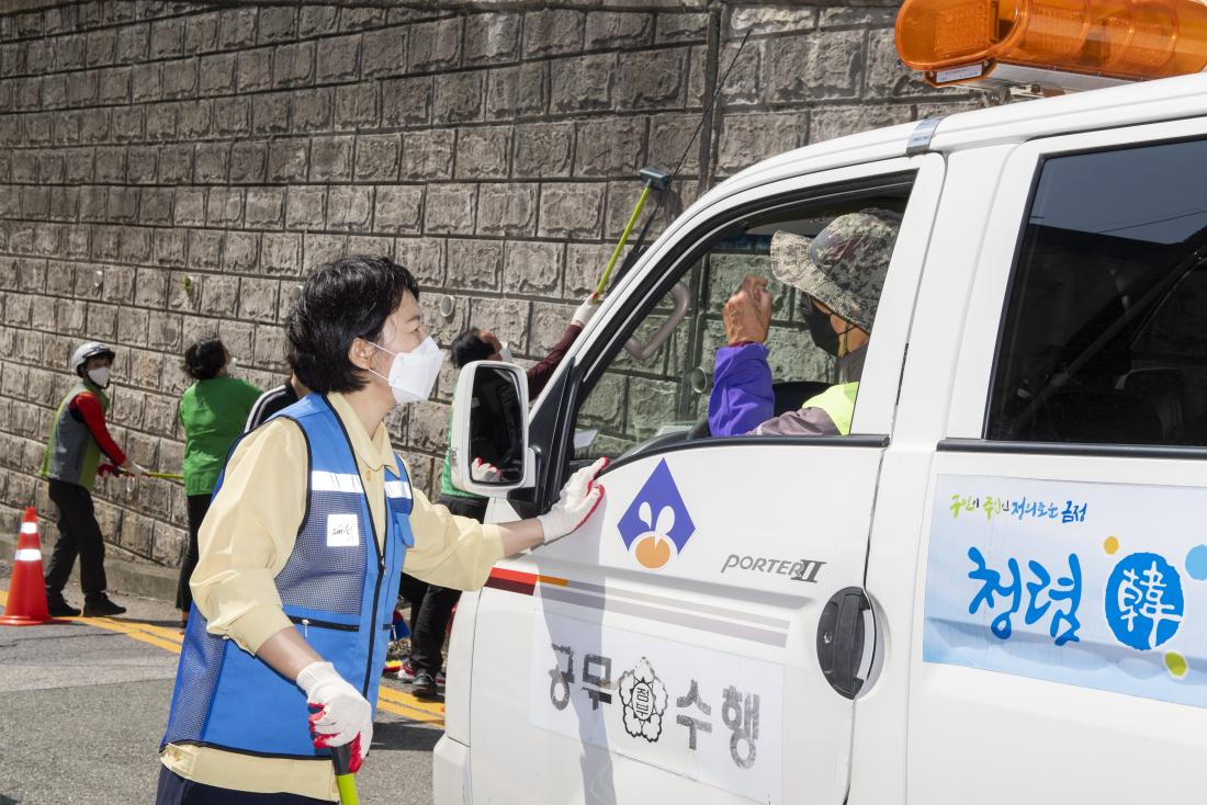 20210528_서명초 옹벽 개선사업 현장 활동_9.jpg