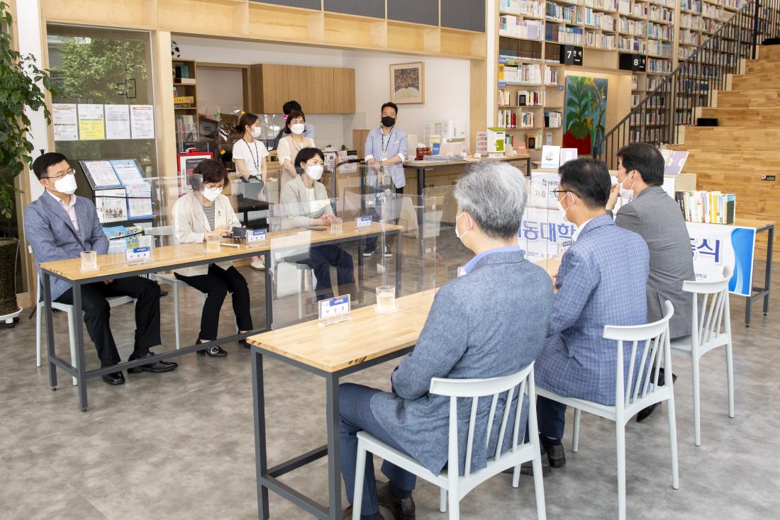 20210607_대동대학교 도서 기증 전달식_6.jpg