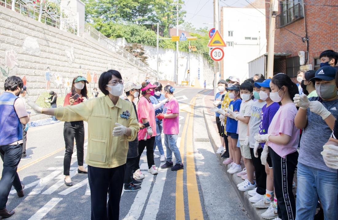 20210609_서명초 옹벽개선 현장 방문_12.jpg