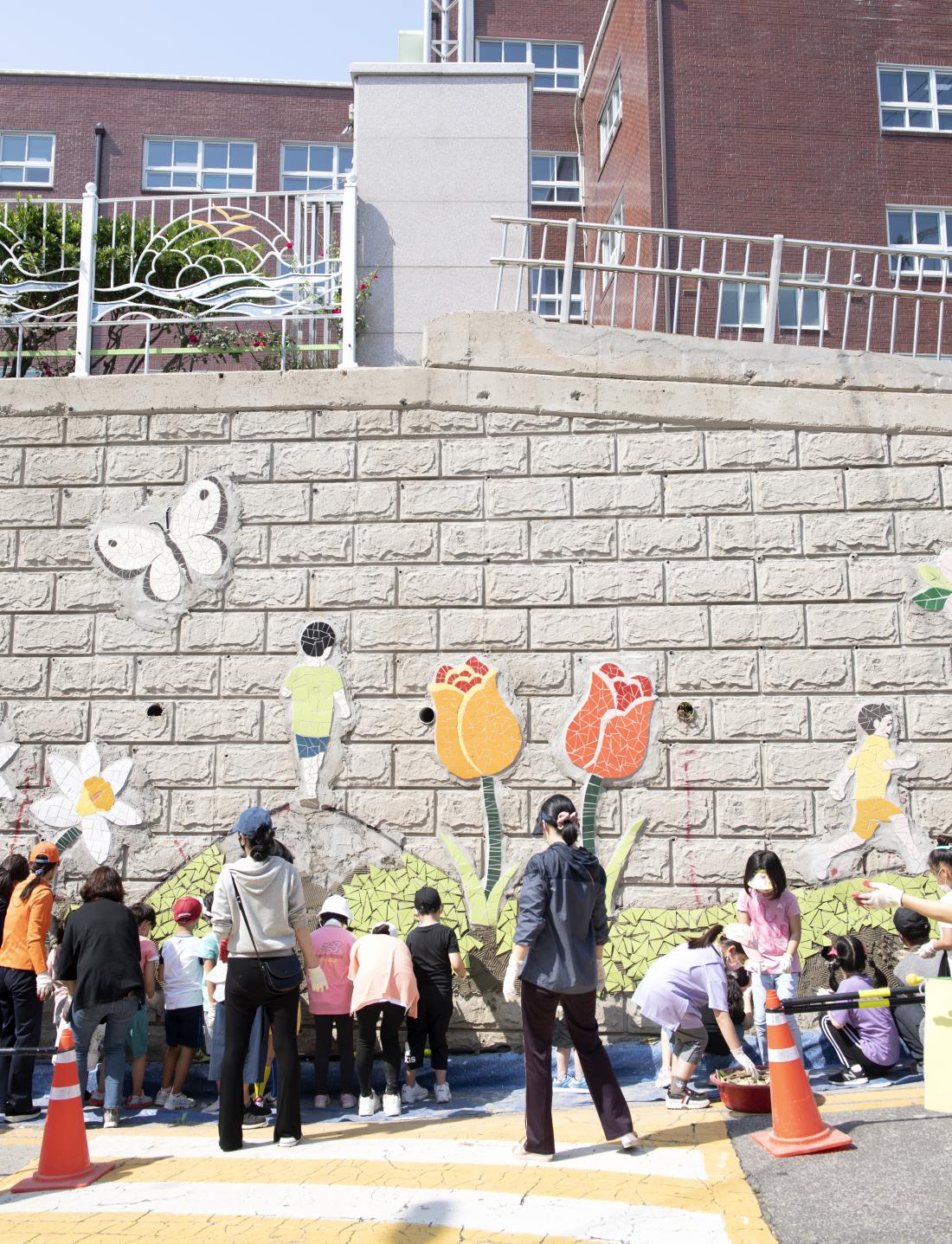 20210609_서명초 옹벽개선 현장 방문_26.jpg