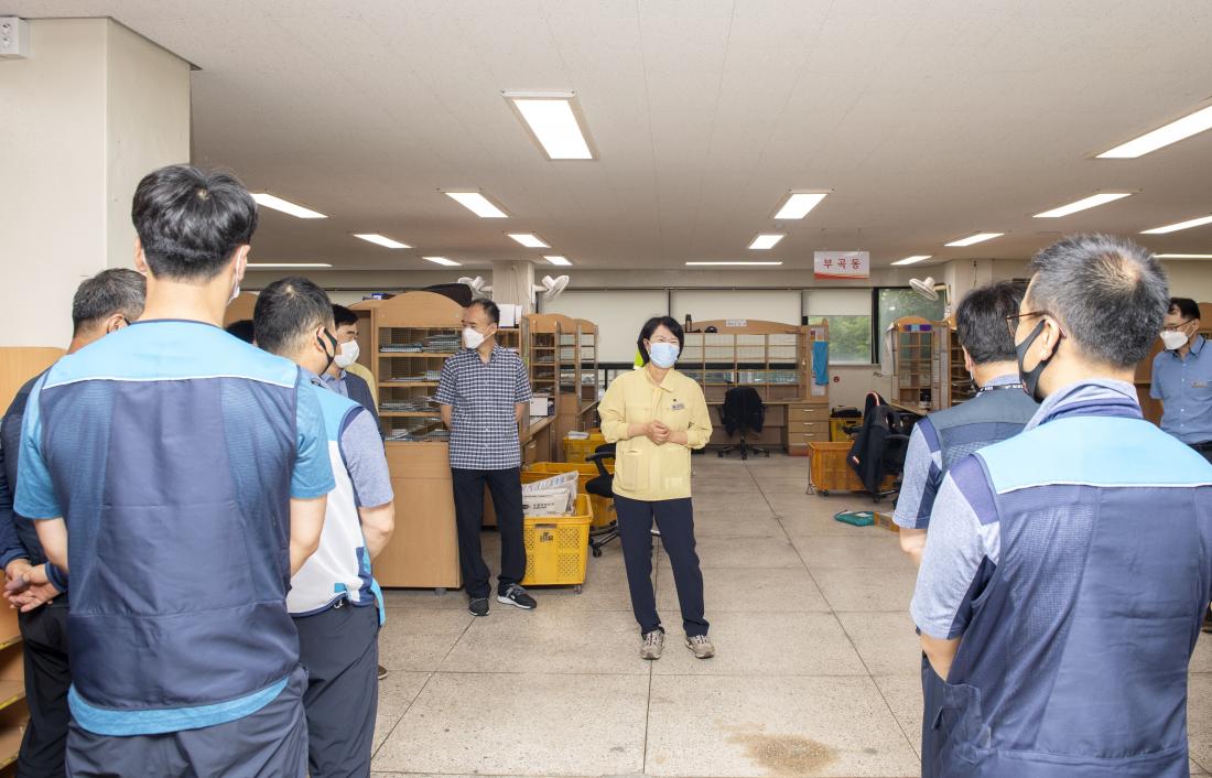 20210707_폭염예방 물품지원 격려-금정우체국_3.jpg
