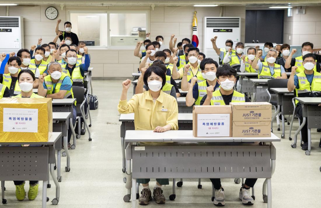 20210708_폭염예방 물품지원 격려_6.jpg