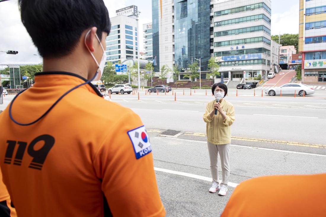 20210714_폭염예방 물품지원 격려-금정소방서_4.jpg