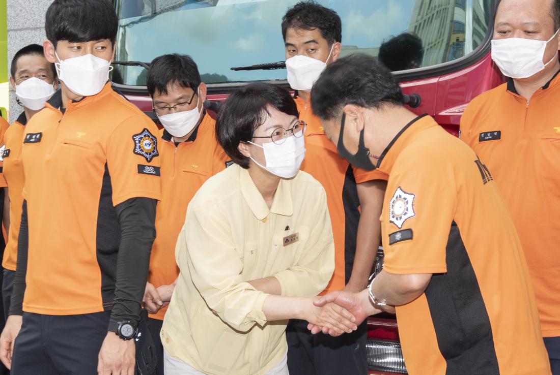 20210714_폭염예방 물품지원 격려-금정소방서_2.jpg