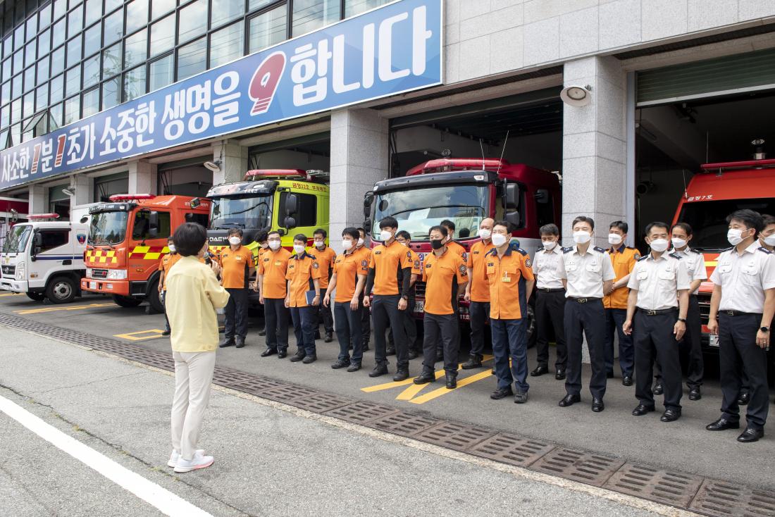 20210714_폭염예방 물품지원 격려-금정소방서_7.jpg