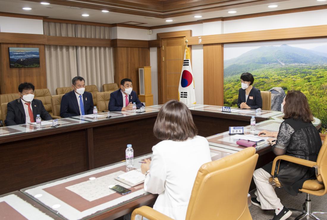 20210804_라이온스11지역 신임 부총재 및 회장단 접견_4.jpg