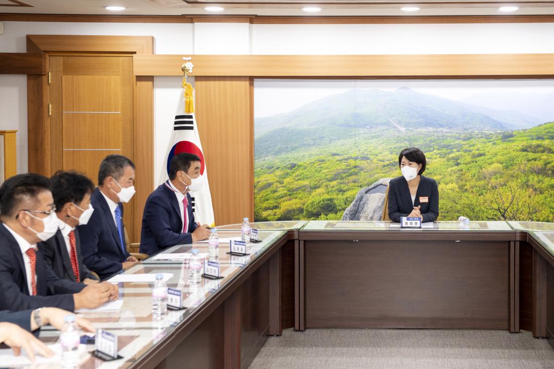 20210804_라이온스11지역 신임 부총재 및 회장단 접견_3.jpg