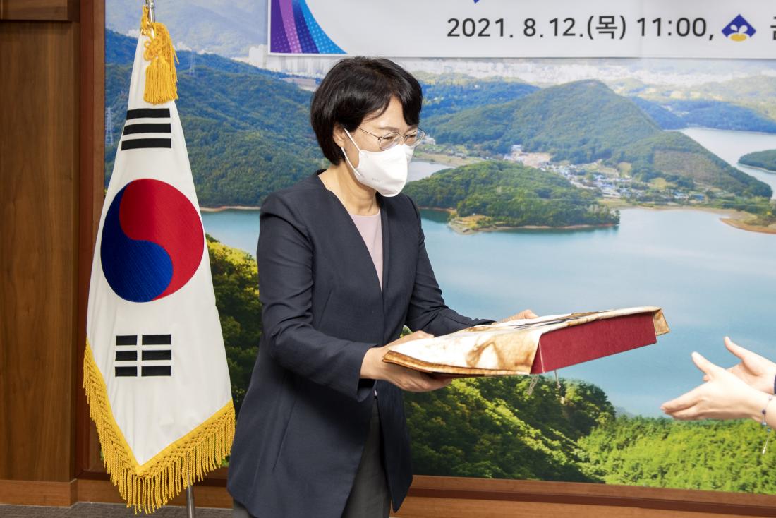 20210812_광복회, 진관사 태극기 전달_3.jpg