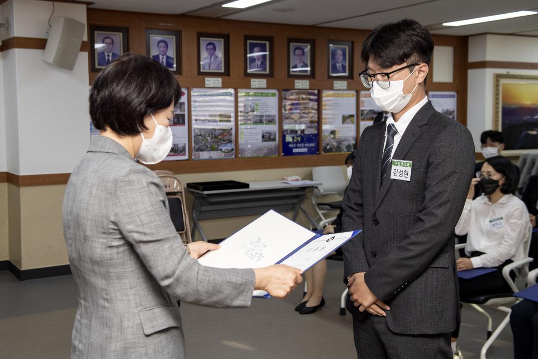 20211005_신규 임용자 임용장 교부식_21.jpg