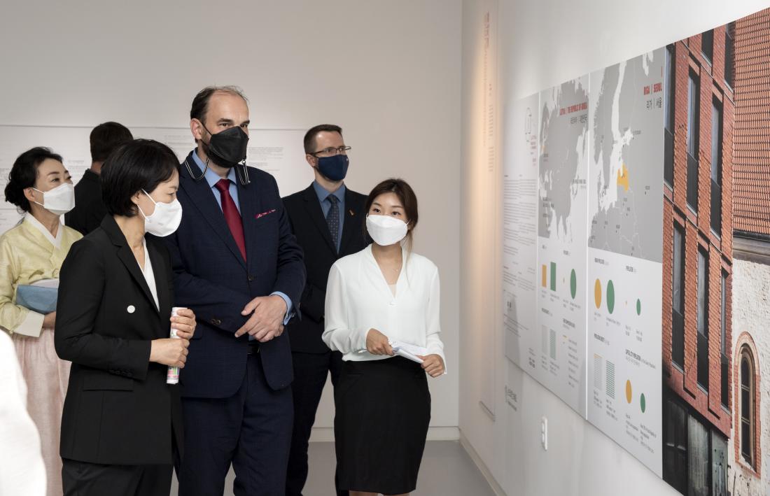 20211007_라트비아 기획전시전 기념행사_18.jpg