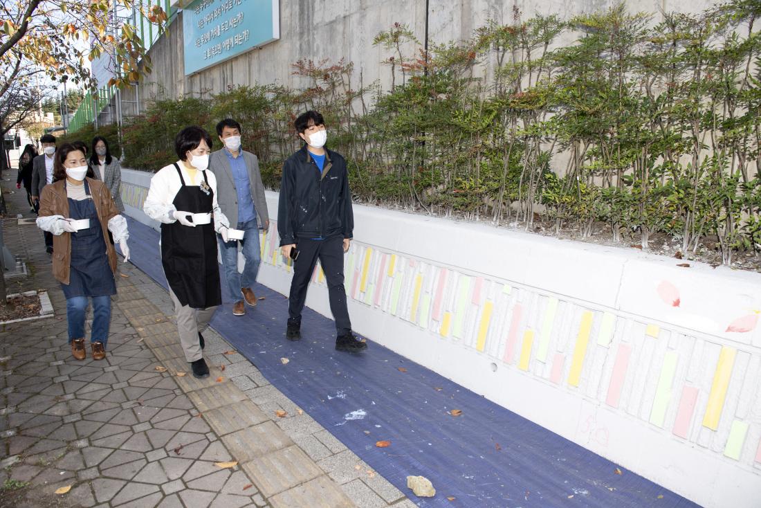 20211023_함께하는 교회 청년 스트릿 아트 프로젝트 자원봉사자 격려_6.jpg