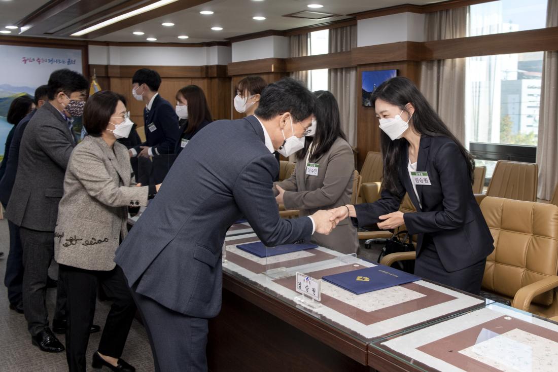 20211102_신규 공무원 임용장 교부_16.jpg