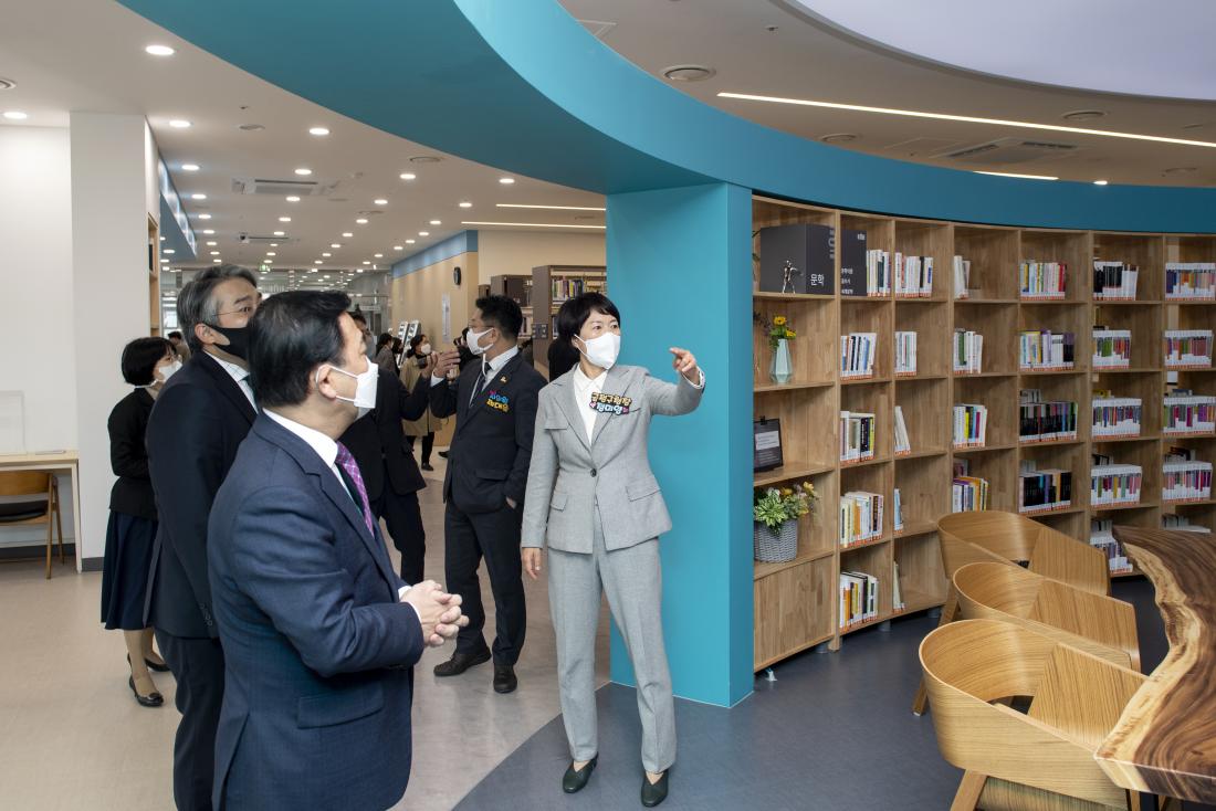 20211110_금샘도서관 개관식_46.jpg