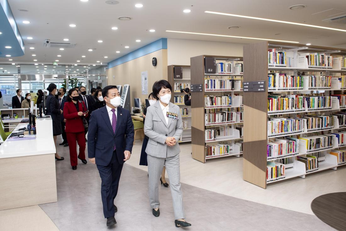 20211110_금샘도서관 개관식_45.jpg