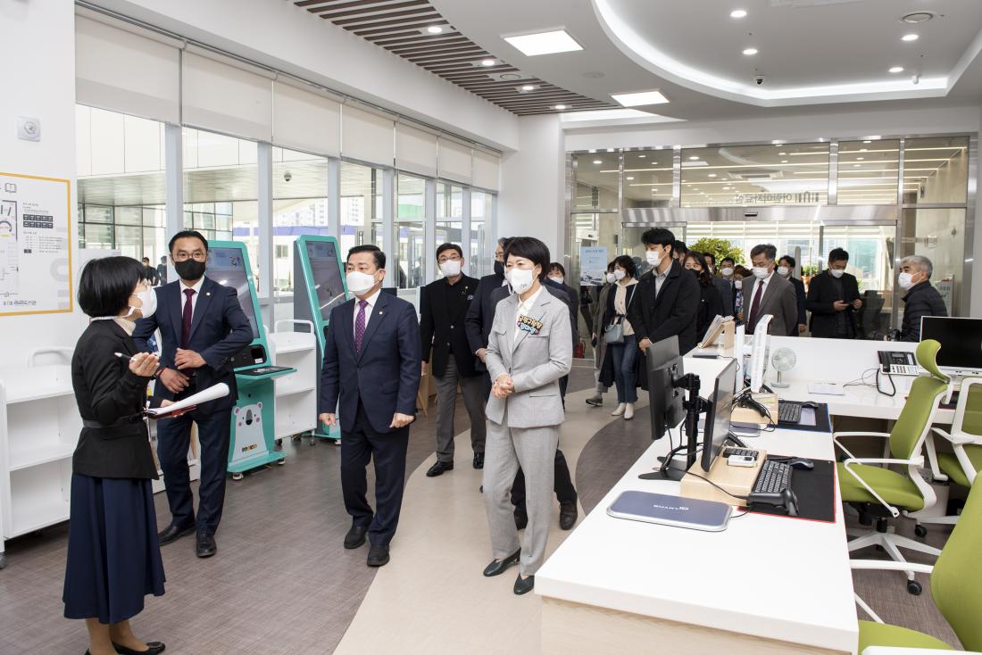 20211110_금샘도서관 개관식_38.jpg
