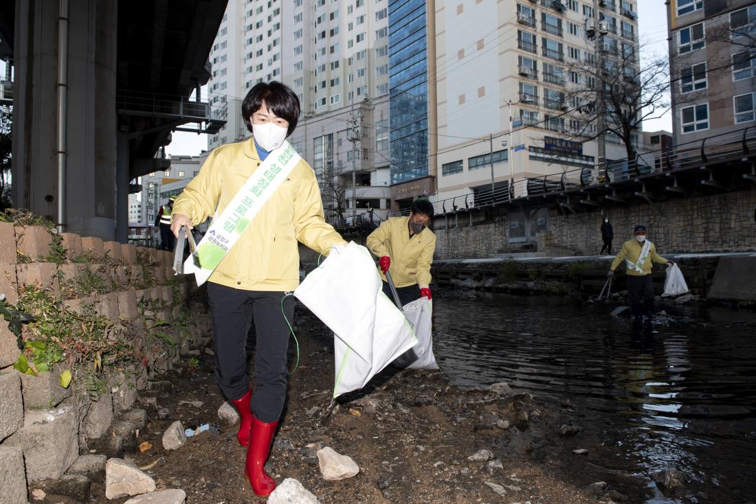 20211208_온천천 정화 활동_6.jpg