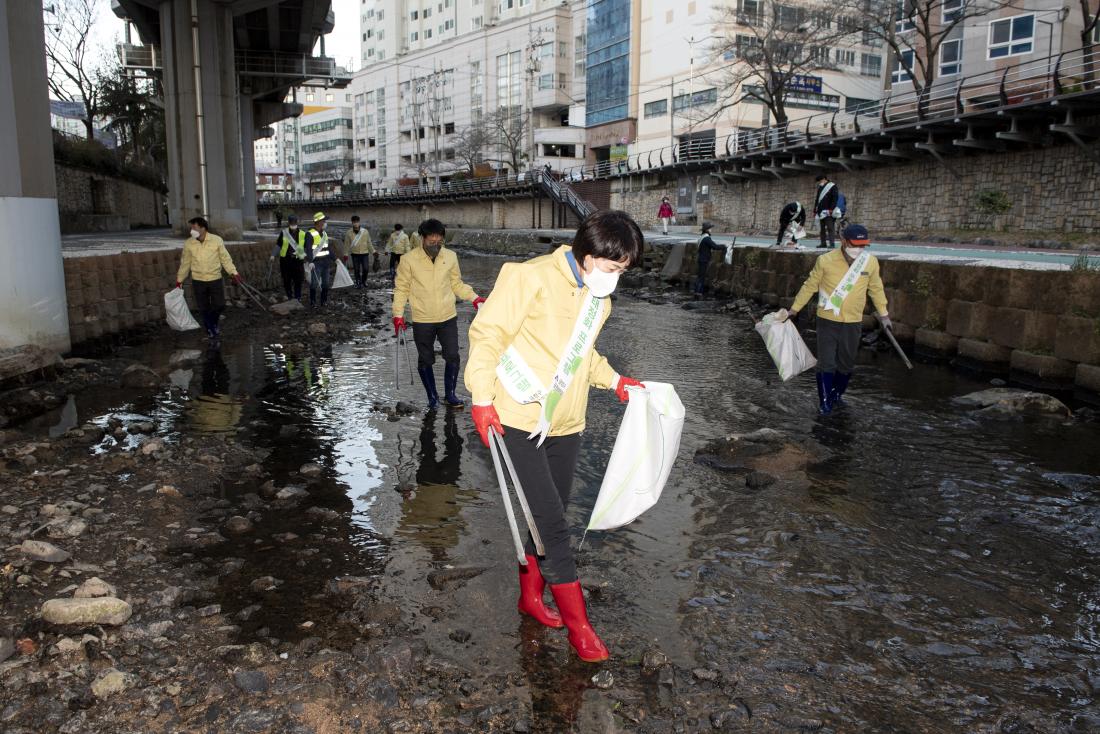 20211208_온천천 정화 활동_7.jpg