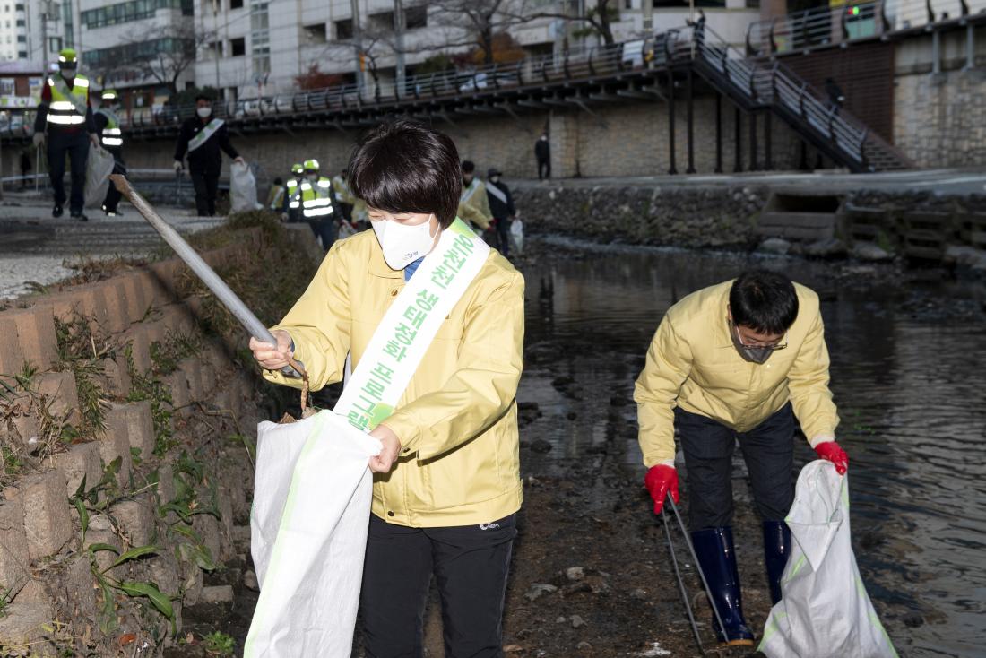20211208_온천천 정화 활동_5.jpg
