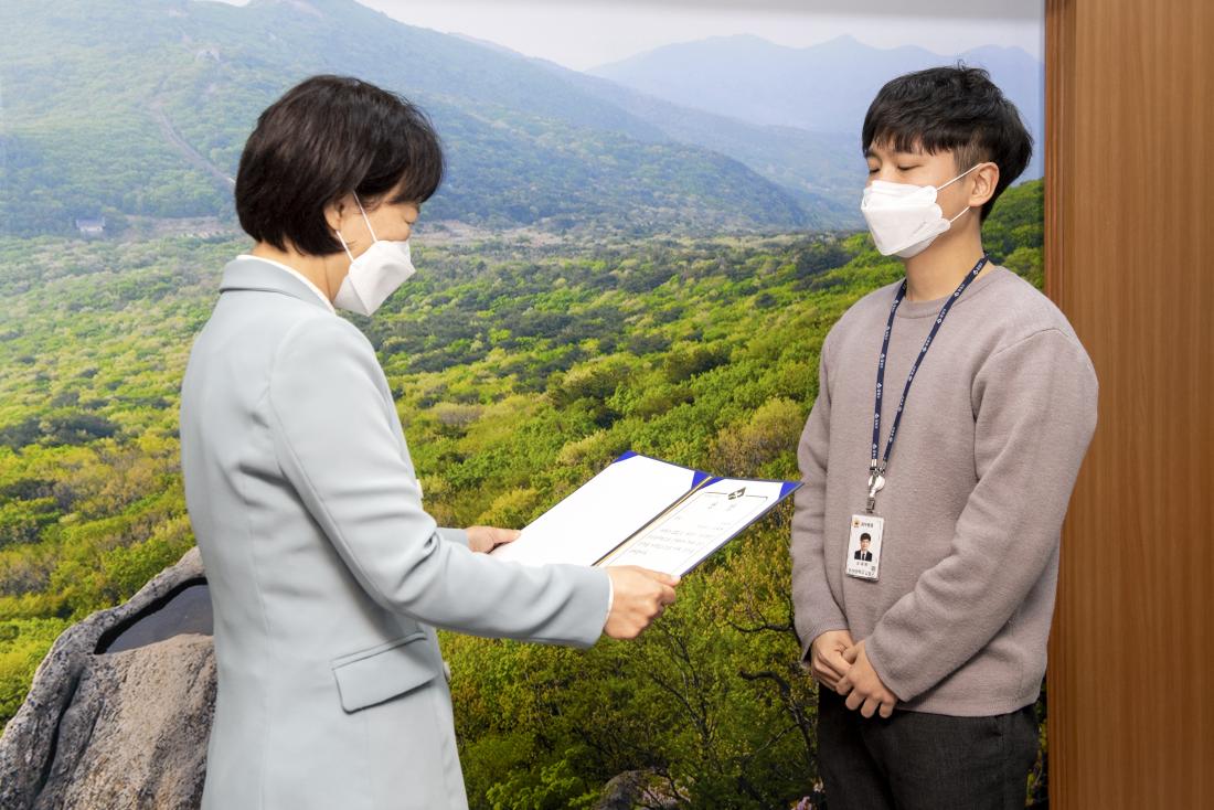 20211231_하반기 우수 공무원 시상식_10.jpg