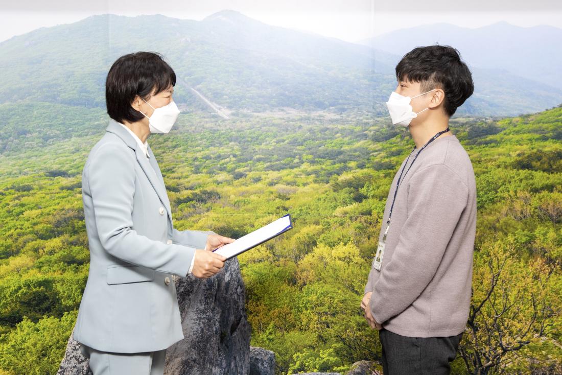 20211231_하반기 우수 공무원 시상식_9.jpg