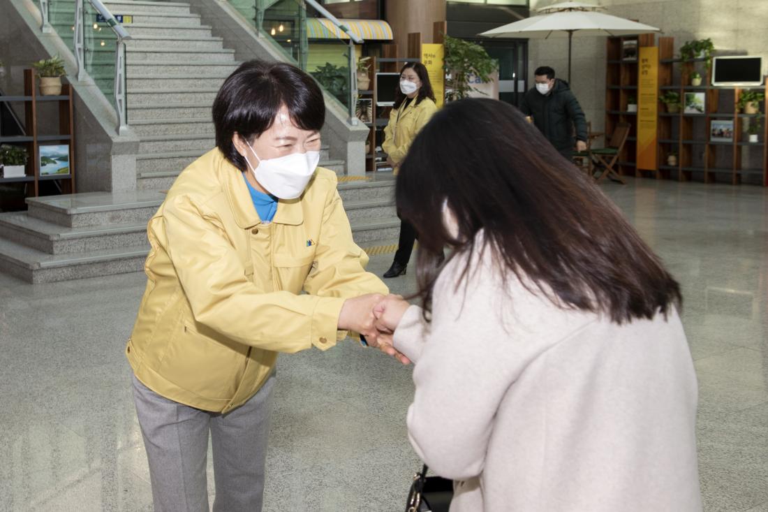 20220103_신년맞이 직원과의 인사_2.jpg