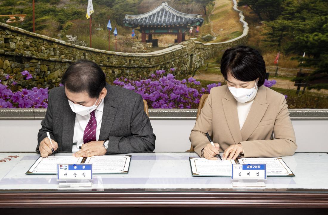 20220106_공립 작은도서관 조성 업무협약식_3.jpg