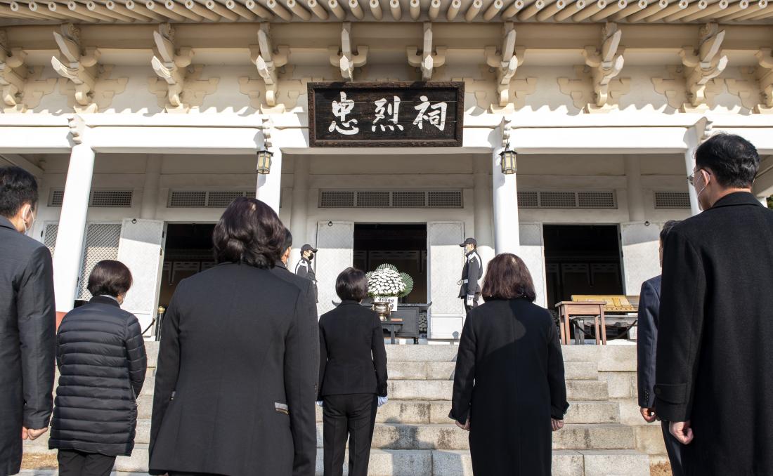 20220104_충렬사 참배_26.jpg
