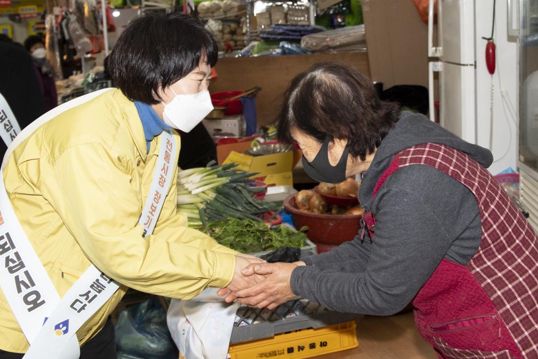 20220125_설맞이 전통시장 방문_4.jpg