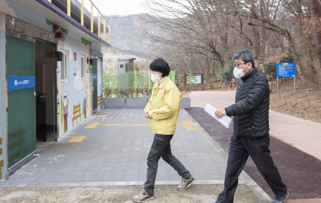 20220209_땅뫼산 공중화장실 조성 사업 현장 방문_6.jpg